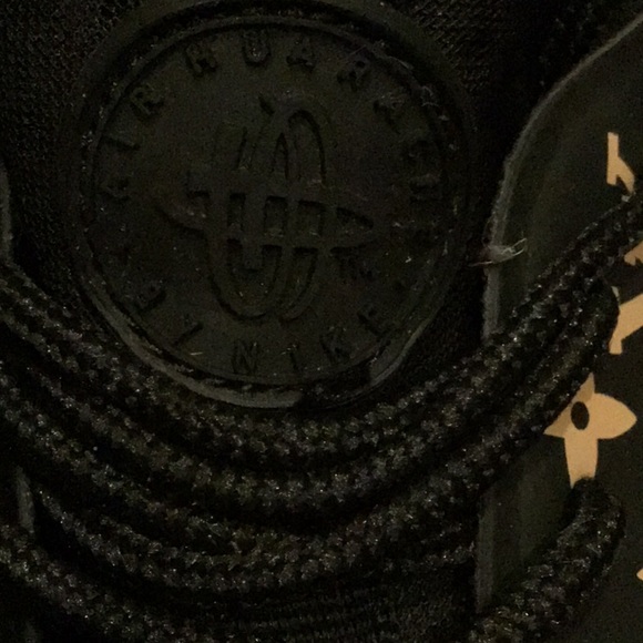 LV x Supreme x Nike Air Huarache. US size 9.5 - Picture 4 of 5